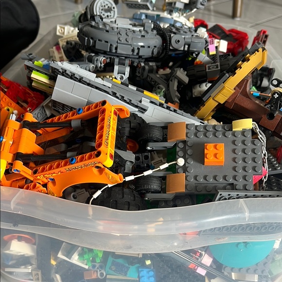 LEGOS!!!!!!!! - Picture 4 of 8